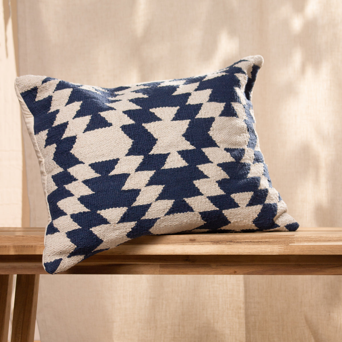 Jura 40X60 Polyester Cushion Navy