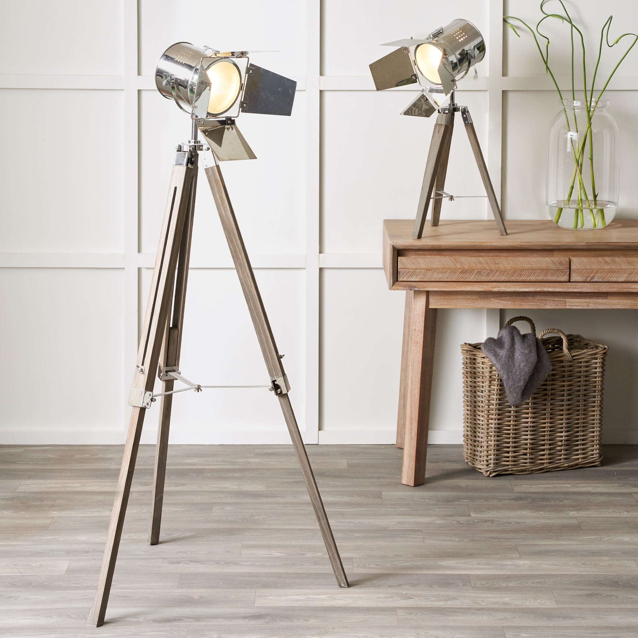 Silver tripod hot sale table lamp