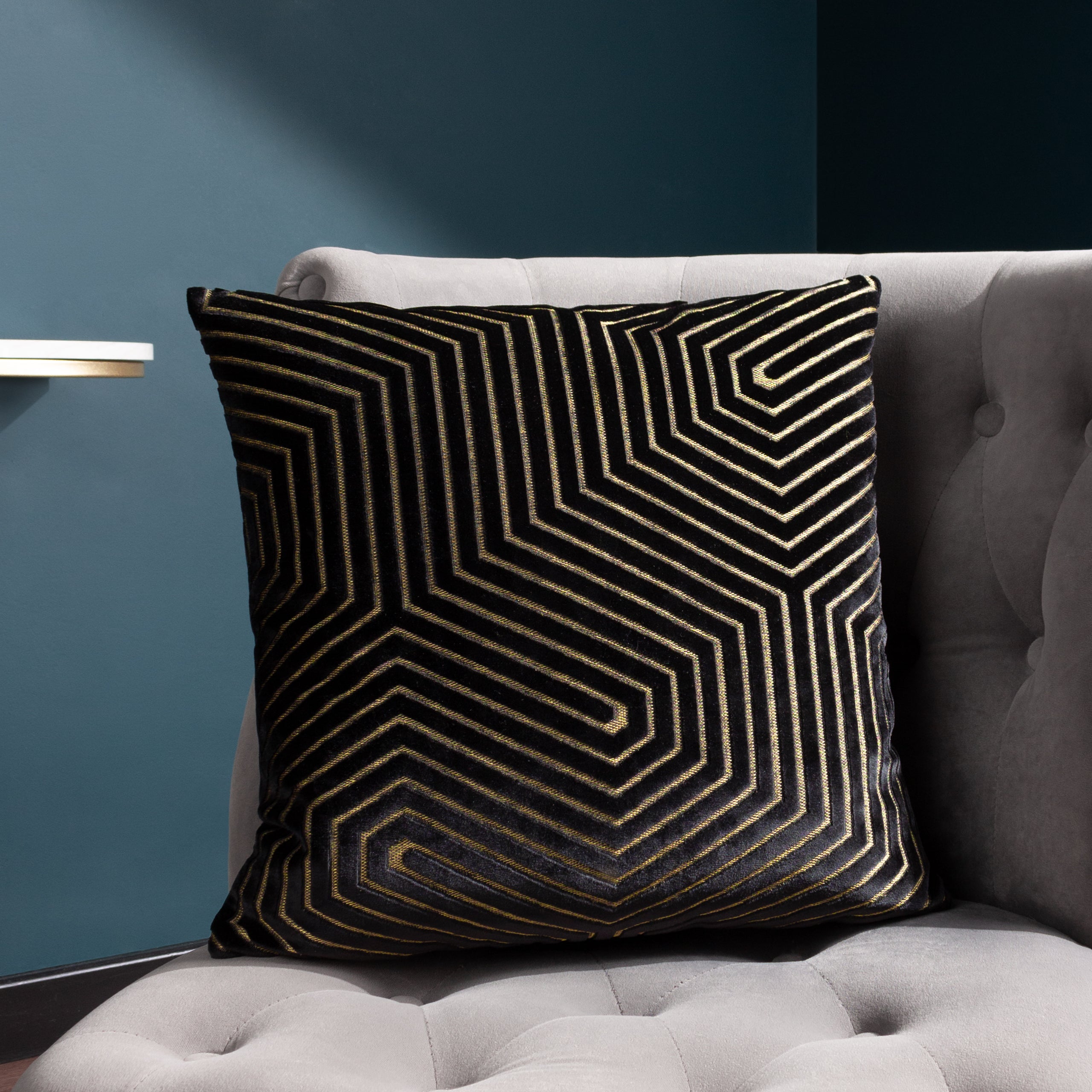 Geometric cushion outlet