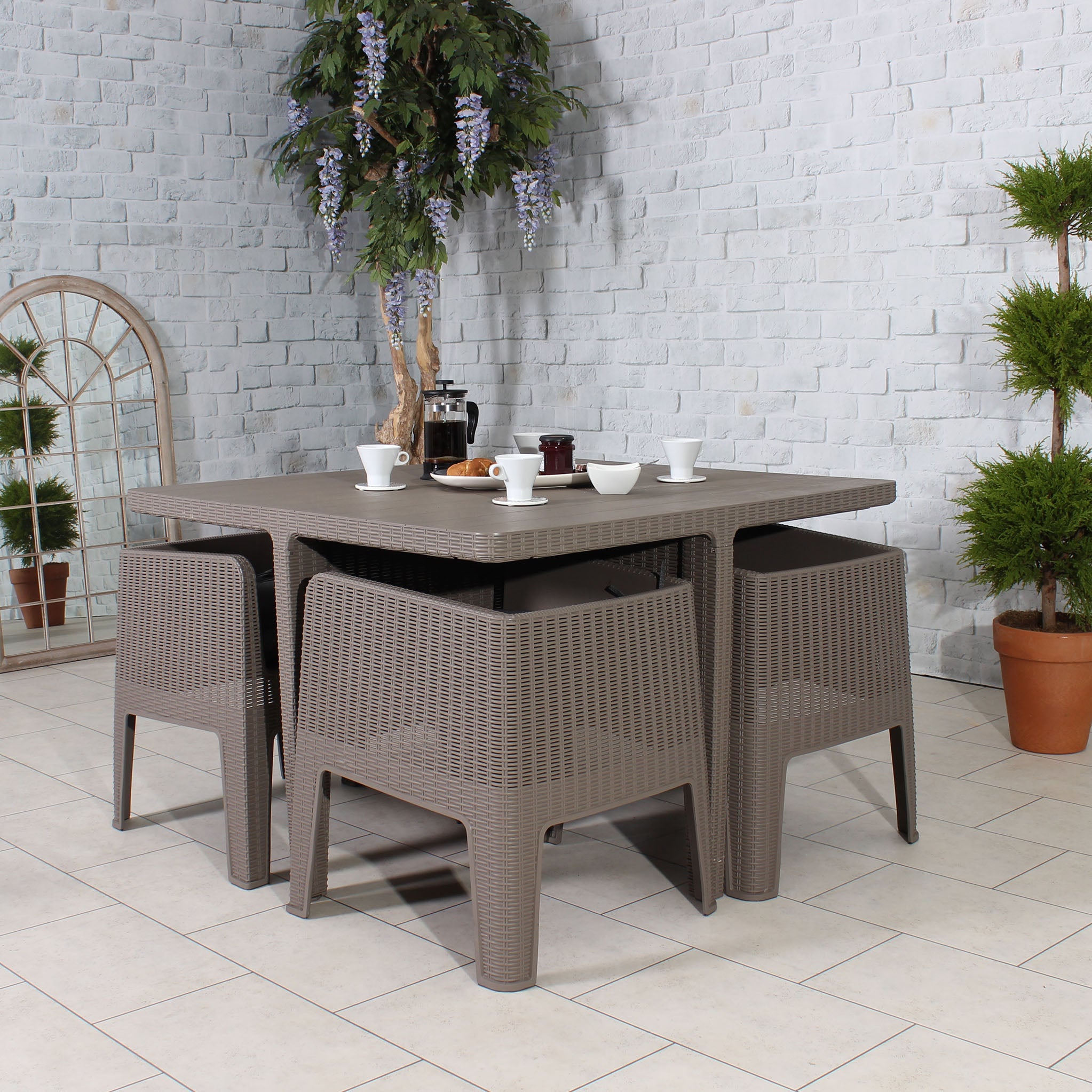 Cube outdoor table store and chairs