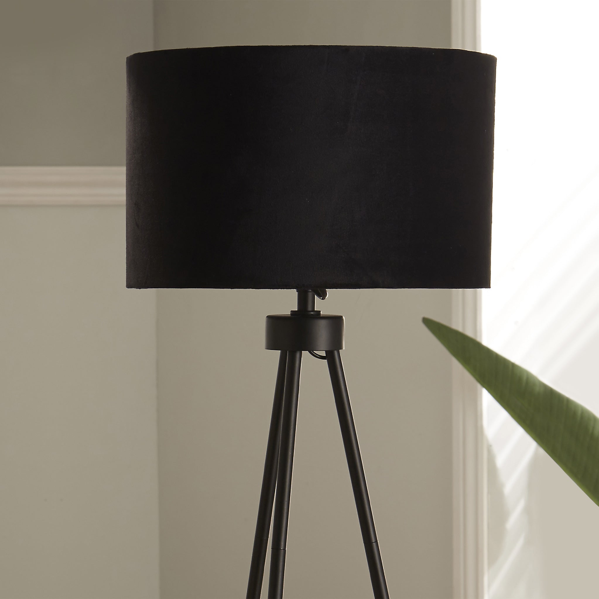 Delavan metal deals tripod floor lamp