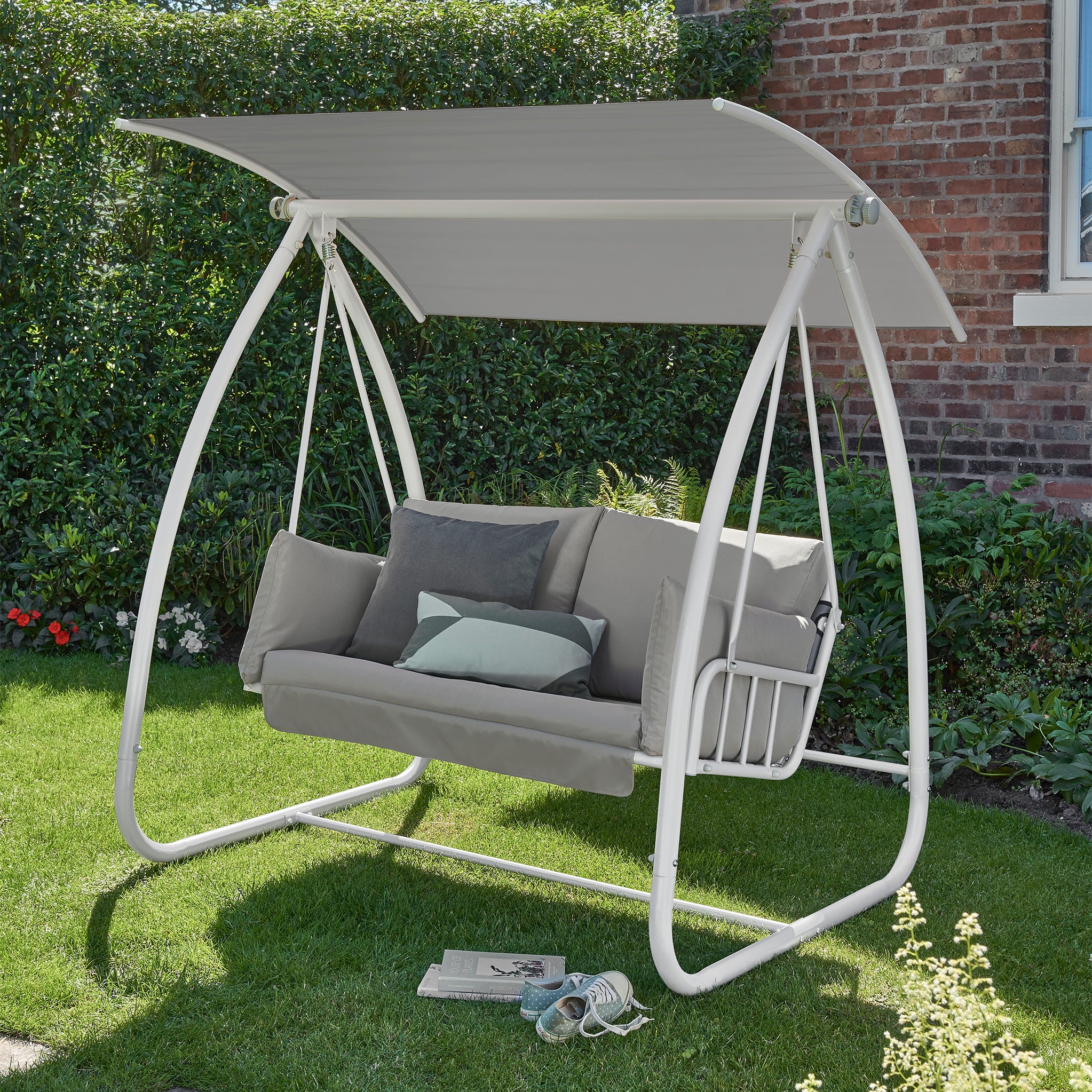 2 seater outlet swing